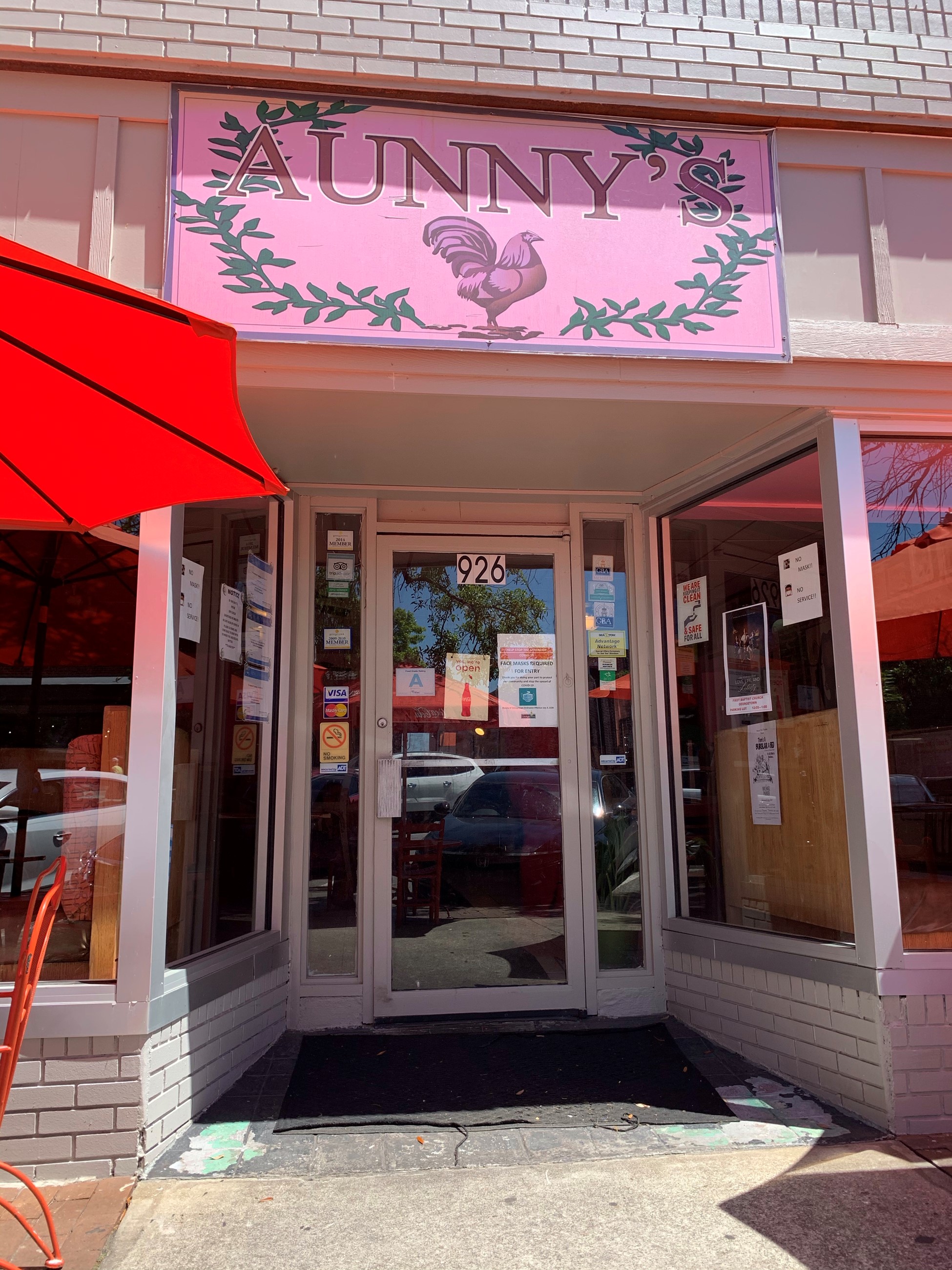 The front entrance of Aunny's, a local Georgetown restaurant.